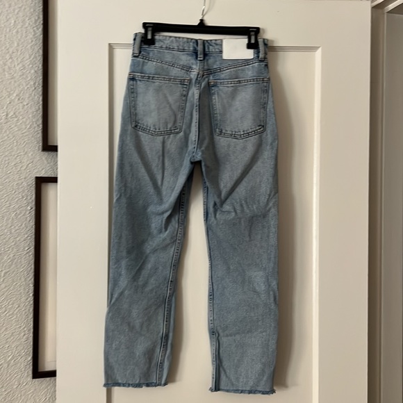 Zara high rise raw hem light wash straight leg jeans - Picture 4 of 4
